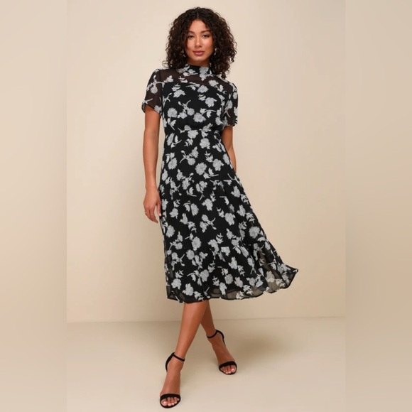 Lulus Dresses & Skirts - Floral Dressed Up Black Floral Print Midi Dress size small